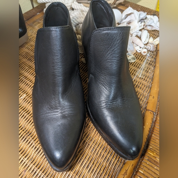 Intentionally blank black leather ankle boots sz 7  But Fits Smaller - Picture 6 of 9